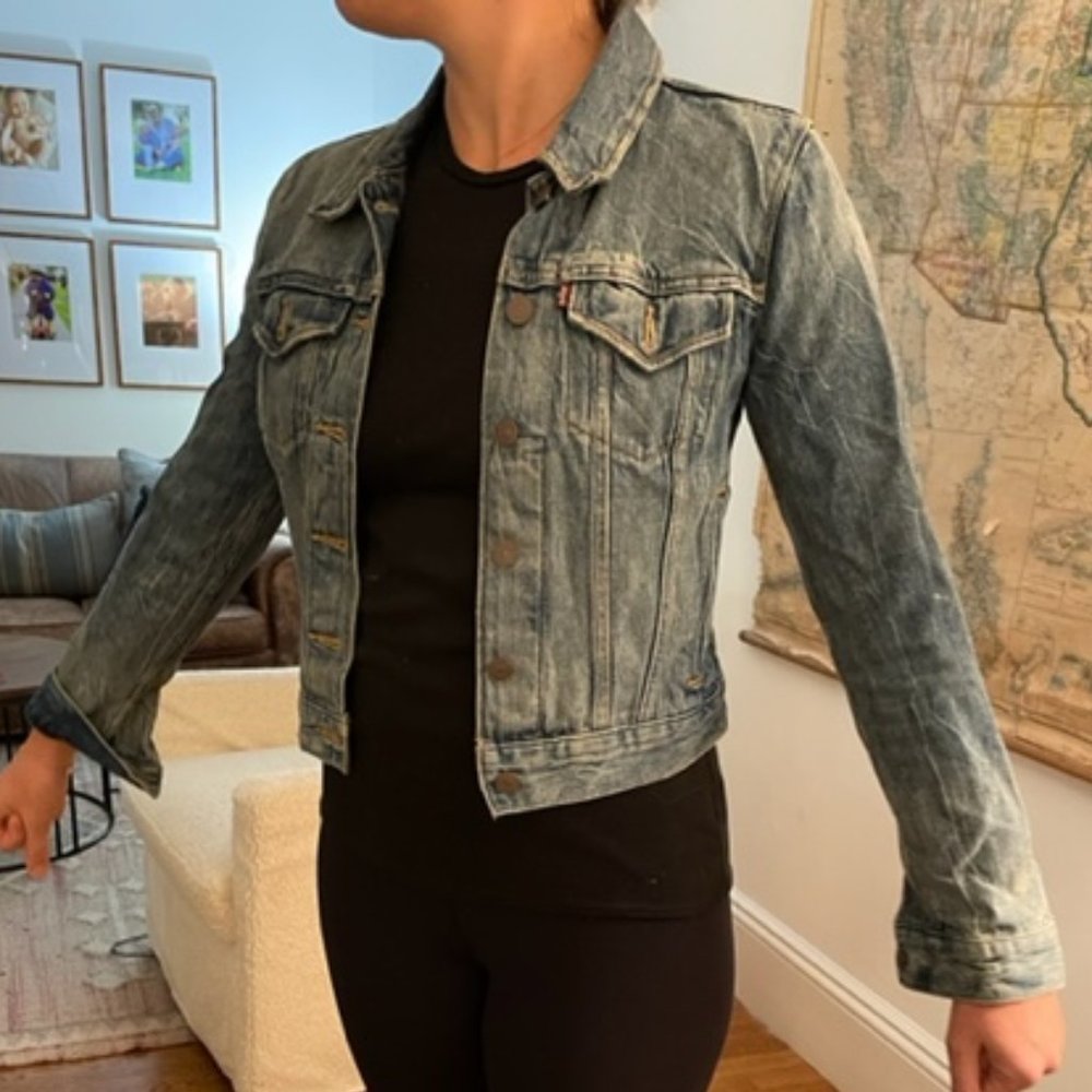Women's Levi Strauss Jean Jacket, Distressed Denim, size small
